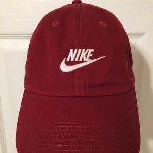 NIKE burgundy hat